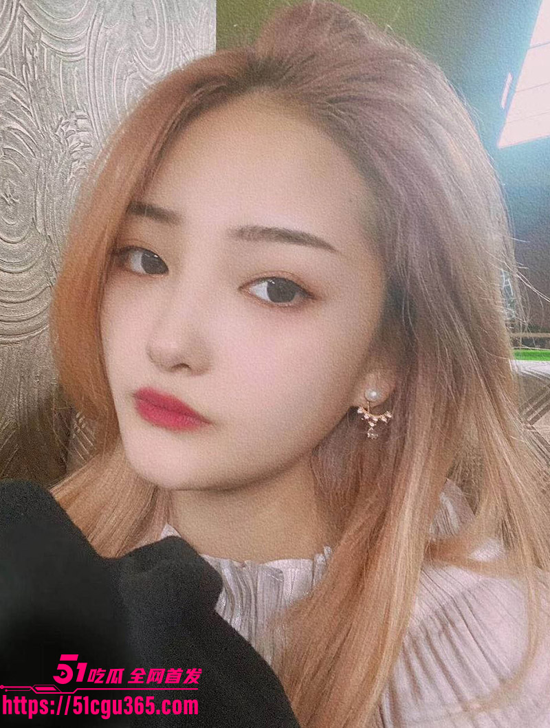 高颜值大学生宁美琴2