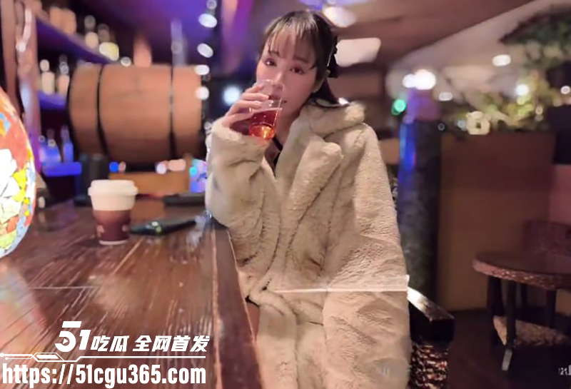 推特网红甜美可爱少女Naomiii酒吧约会性爱视频流出3拷贝 推特网红甜美可爱少女Naomiii酒吧约会性爱视频流出3拷贝