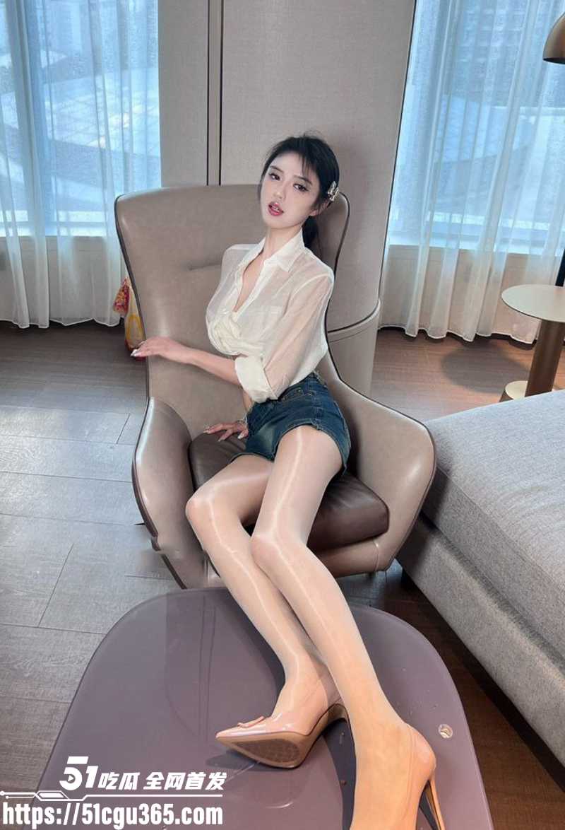 高颜值肥臀名媛脸粉了个味约炮福利合集流出3拷贝 高颜值肥臀名媛脸粉了个味约炮福利合集流出3拷贝