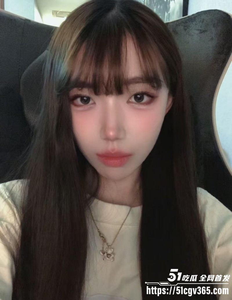 江西南昌女营销陈梓芯包厢口交视频04 江西南昌女营销陈梓芯包厢口交视频04