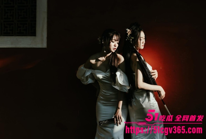 大神直播双飞高颜值姐妹花 大鸡巴轮番猛插骚穴淫水四溅 画面香艳刺激到爆！