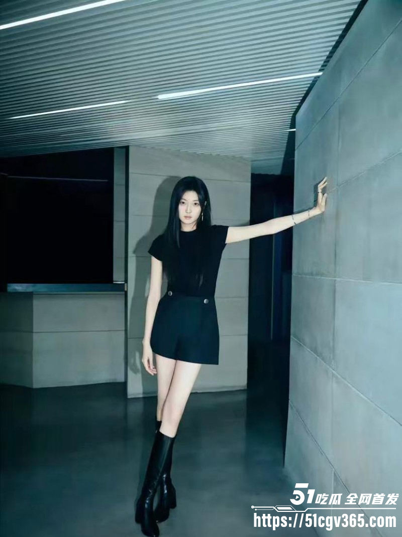 井柏然孙千车内拥吻酒店偷情012