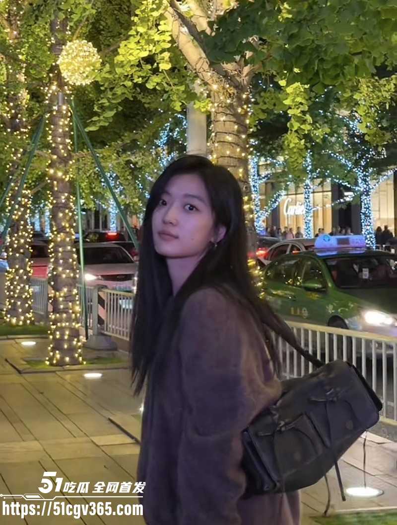 井柏然孙千车内拥吻酒店偷情015