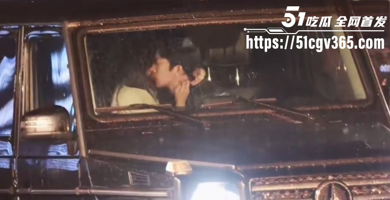 井柏然孙千车内拥吻酒店偷情025