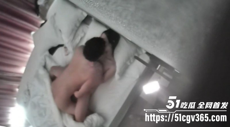 井柏然孙千车内拥吻酒店偷情029