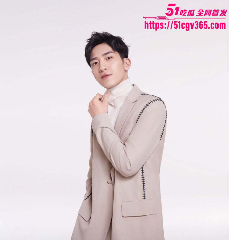 井柏然孙千车内拥吻酒店偷情05