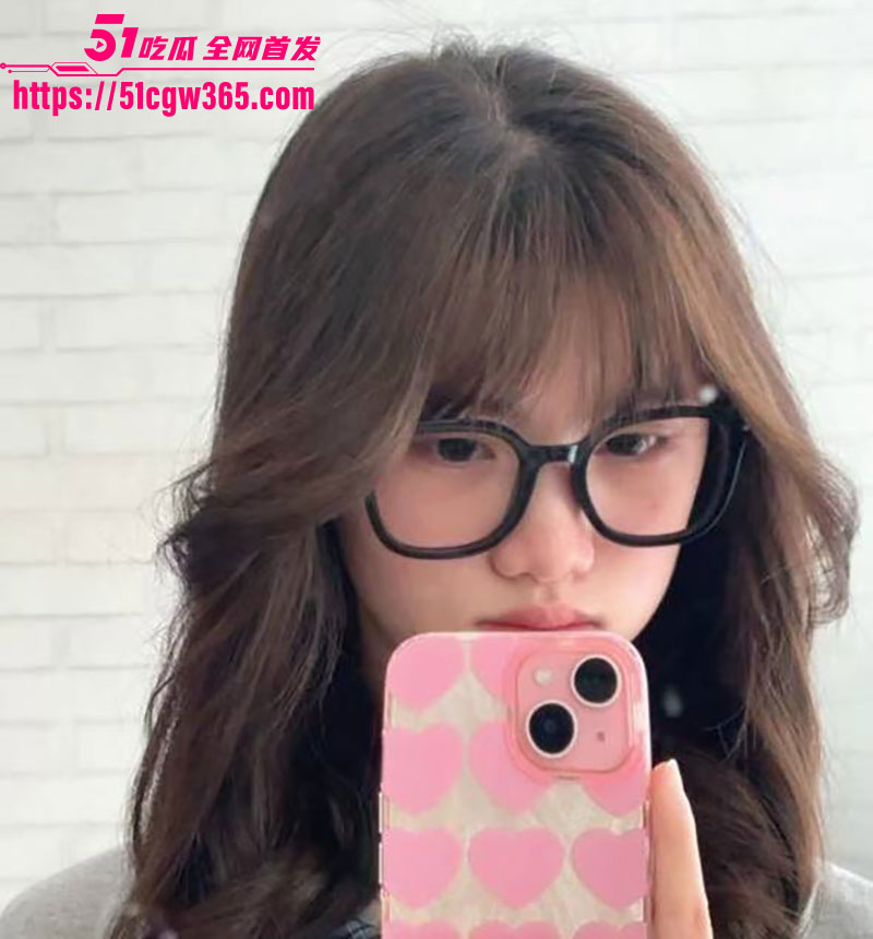 广州大二学生刘娜娜私密视频流出4