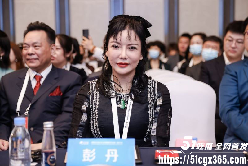 香港三级女王彭丹36F脱光震香江 5