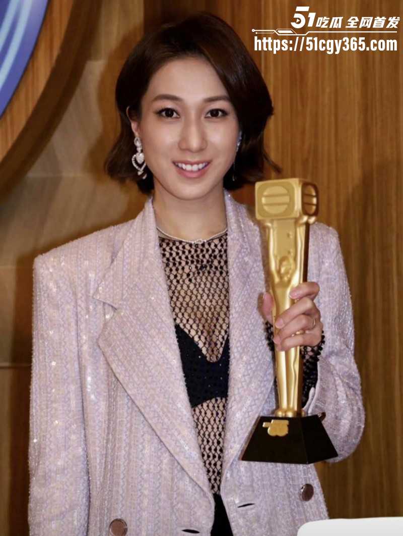 钟嘉欣在加拿大起诉丈夫Jeremy07