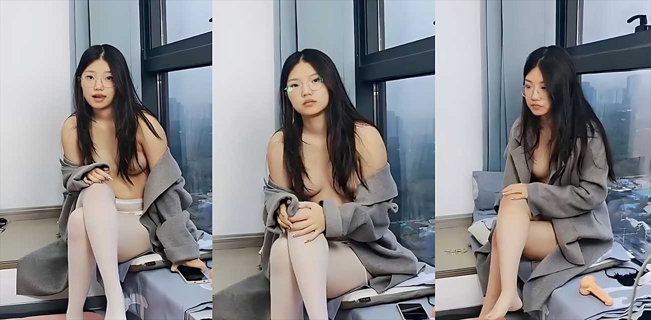 反差眼镜大学生 洛洛 真空楼道露出狂欢 撅臀被男友猛舔骚穴 贱母狗本性完美暴露！