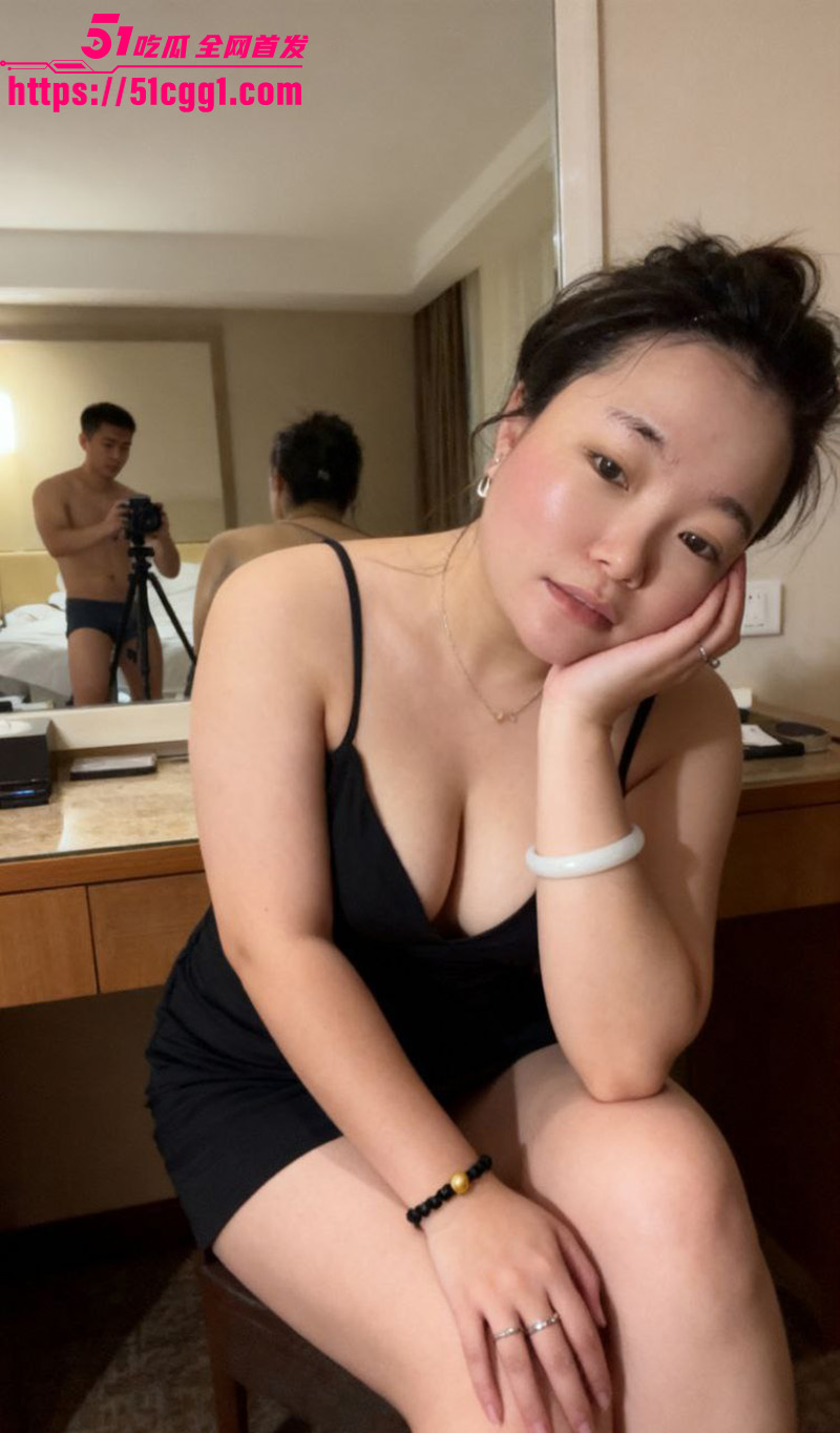 成都风骚少妇 张娇 约炮猛男视频流出 粉嫩骚穴水润多汁 无套后入爆操内射！