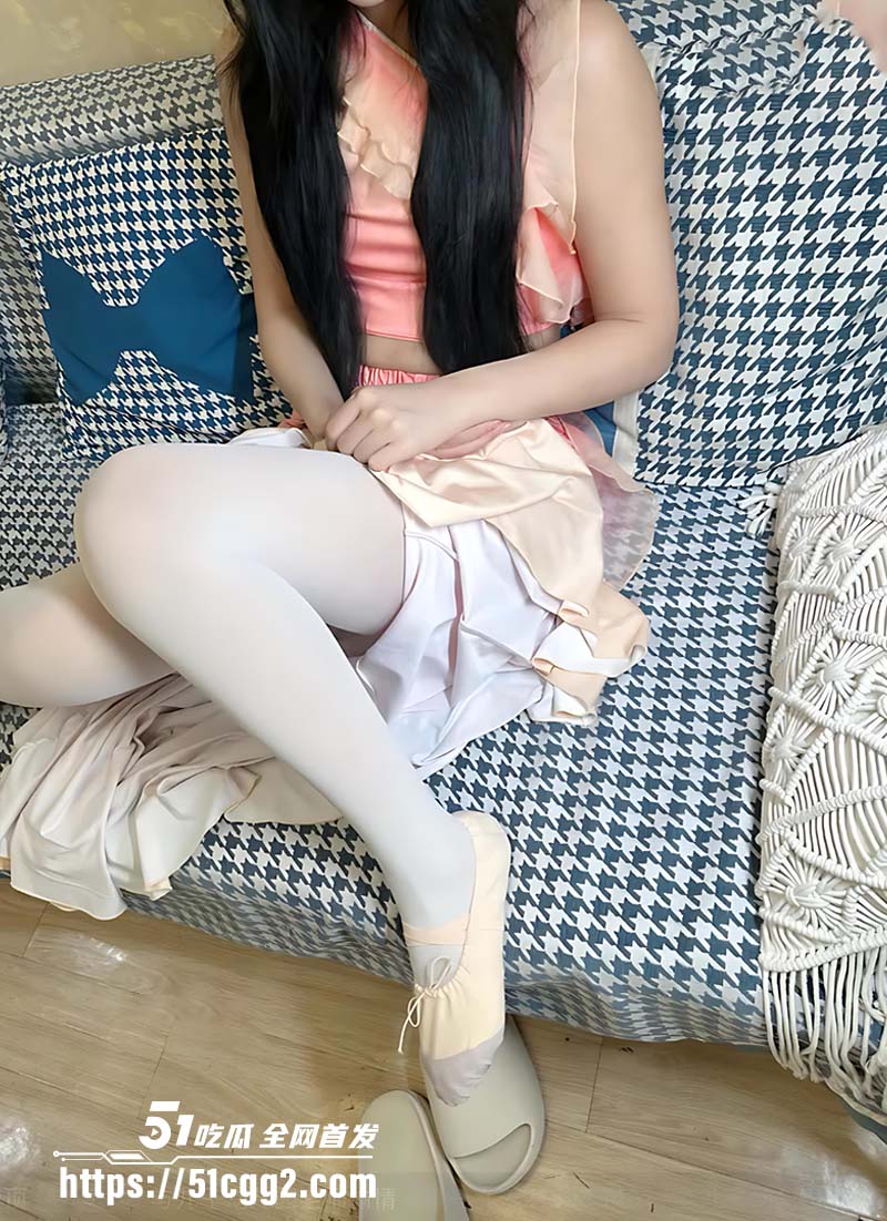 与儿子幼儿园老师偷情 1 与儿子幼儿园老师偷情 1