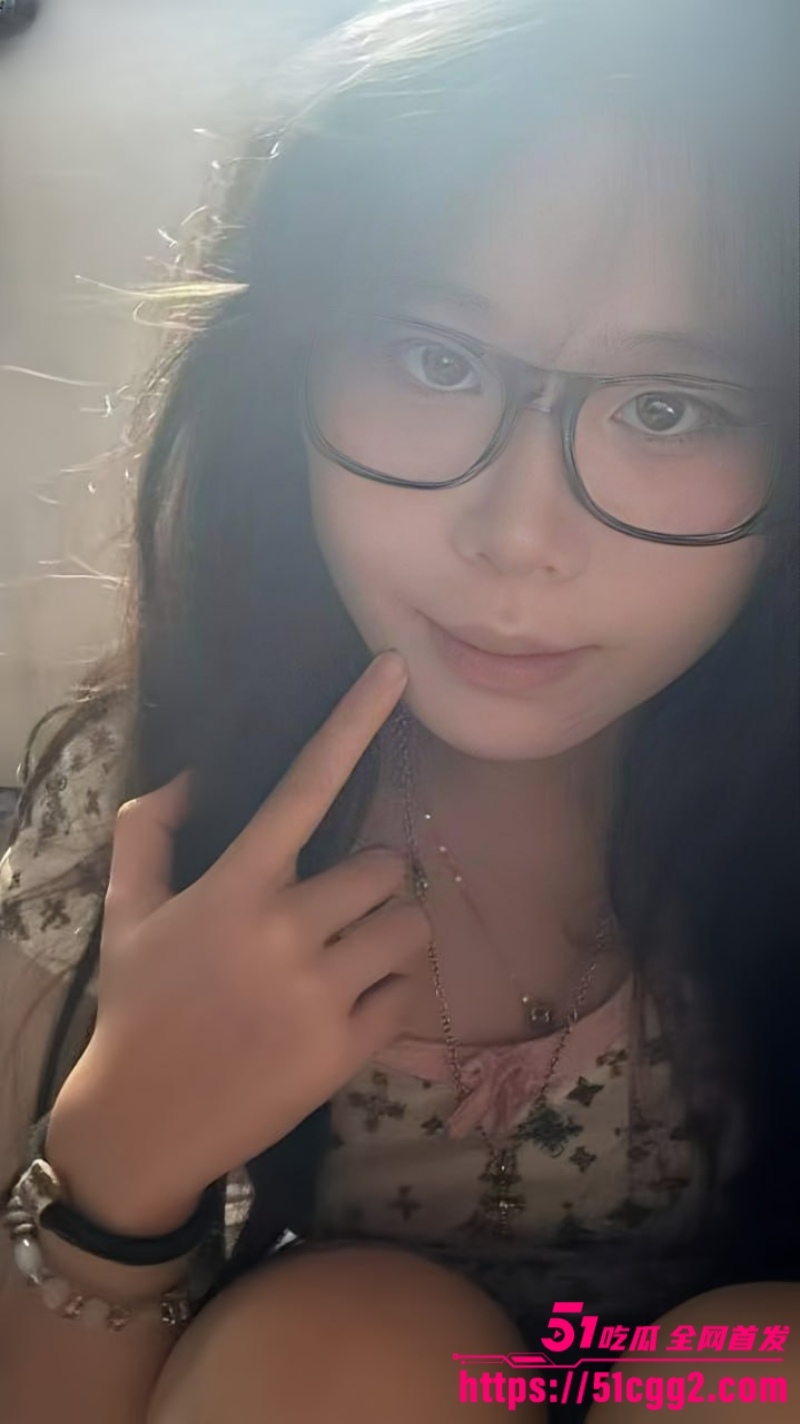 广州铁路职业技术学院反差婊 袁宇婷 与前男友性爱视频泄密 1