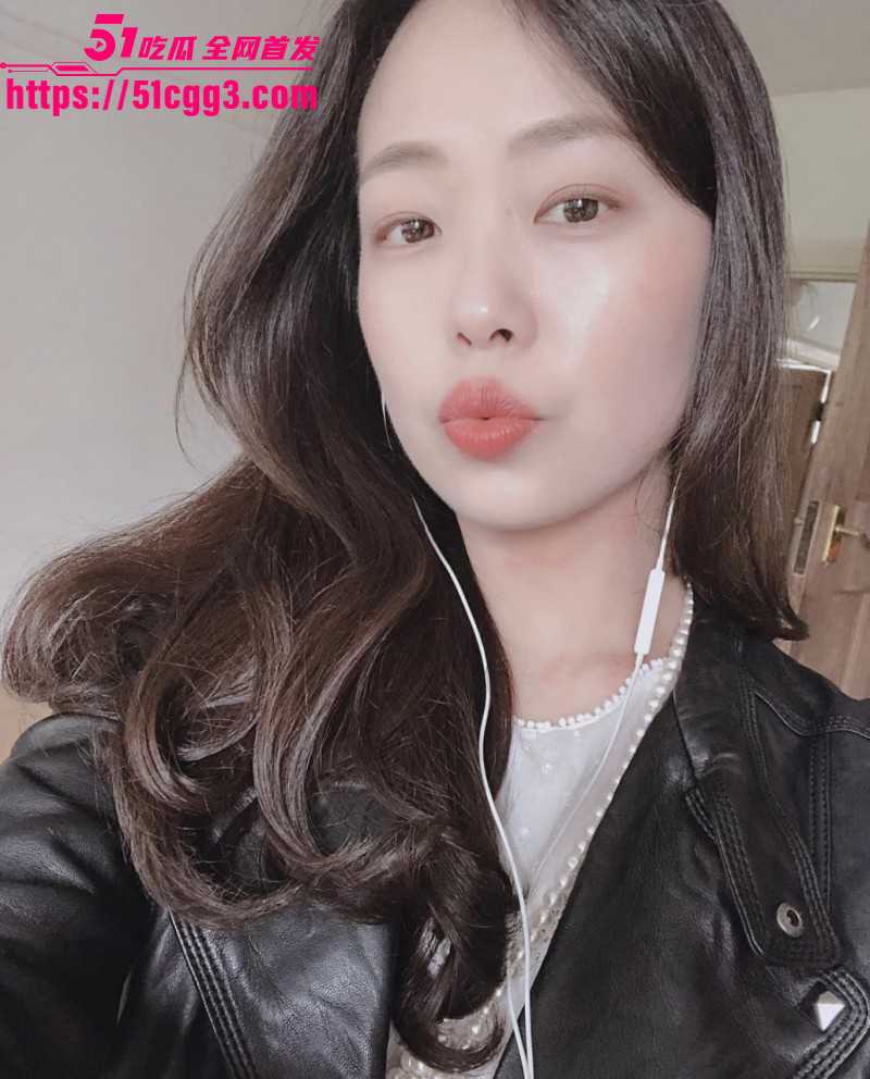 重庆奔驰离异女销售约炮客户01