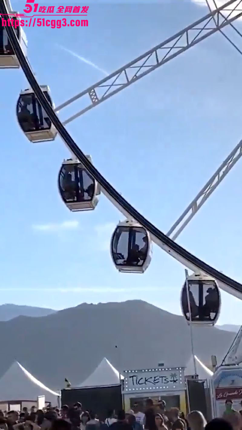 饥渴洋妞摩天轮当众跪舔大鸡巴 2 饥渴洋妞摩天轮当众跪舔大鸡巴 2