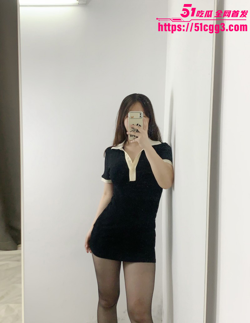 妹妹的第一次给了我穿着开档丝袜拿外卖01