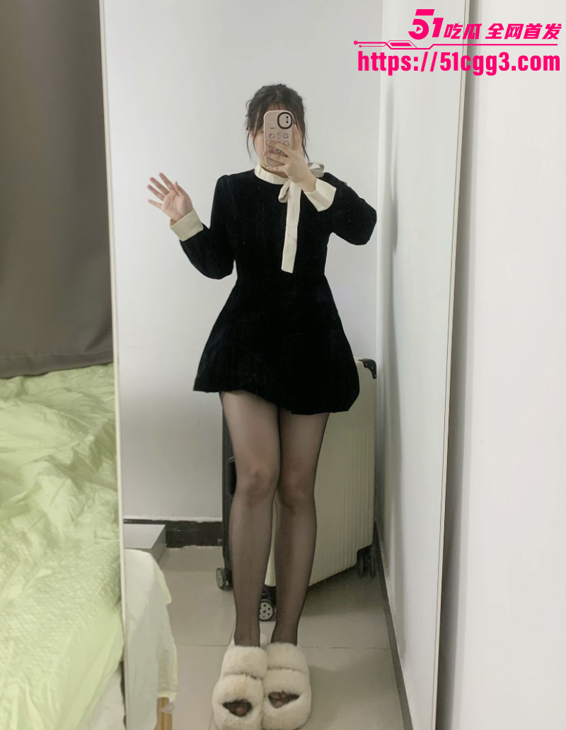 妹妹的第一次给了我穿着开档丝袜拿外卖02