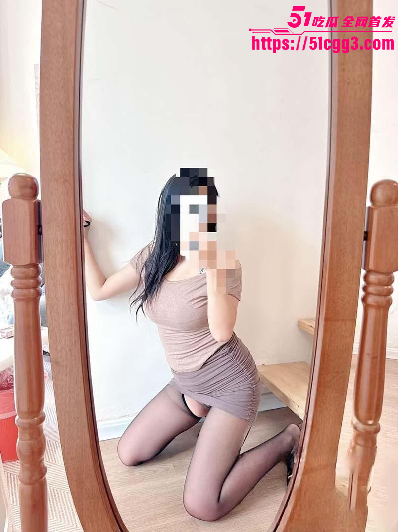 妹妹的第一次给了我穿着开档丝袜拿外卖04