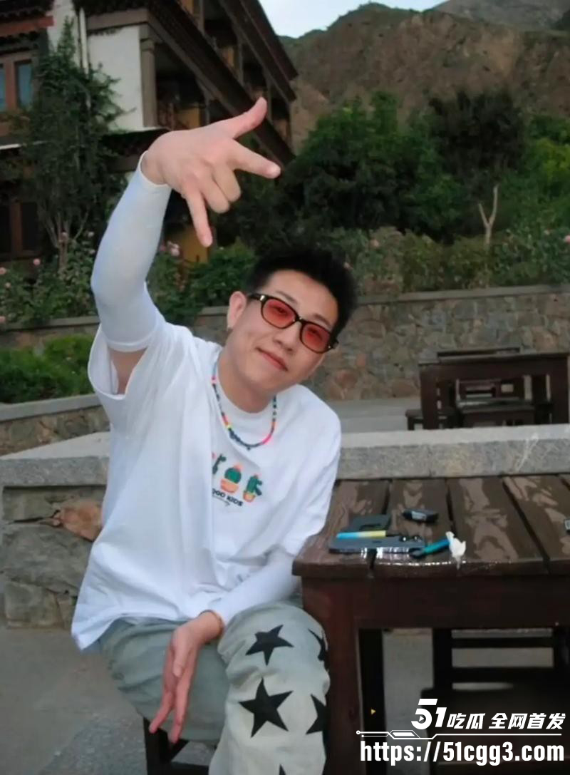 抖音网红老白不喝酒滑雪陪玩事件08