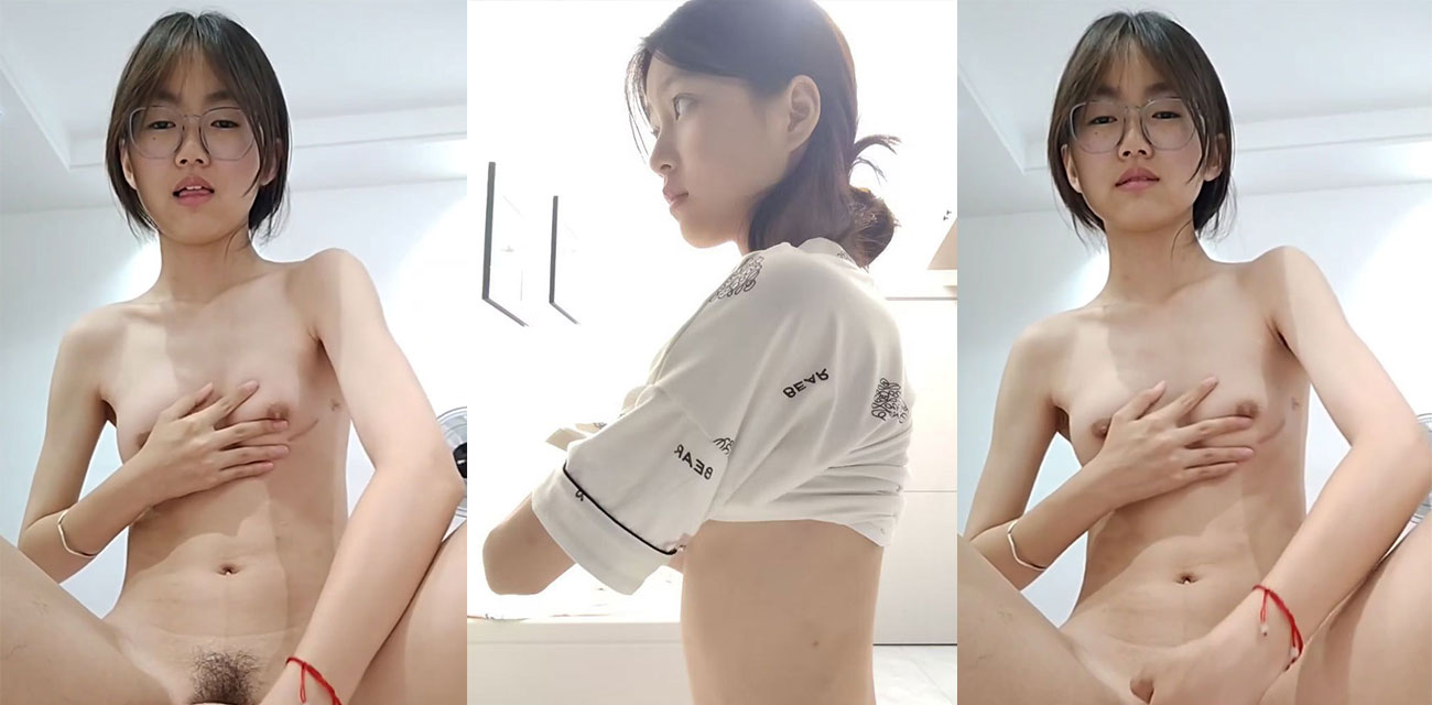 清纯眼镜学生妹 露脸自慰视频流出 内裤上提紧勒逼缝 冰袖拉扯猛蹭嫩穴 中指插入揉胸自慰！