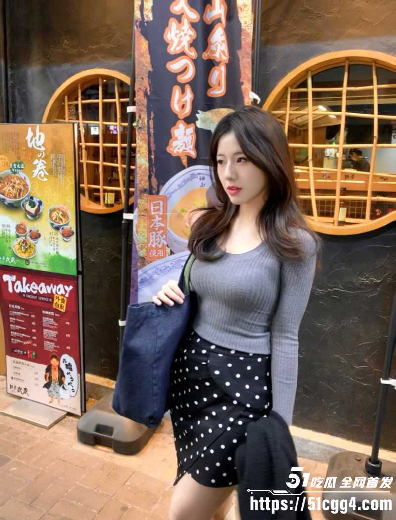 爱操亲嫂子趁着工人装修时做爱02