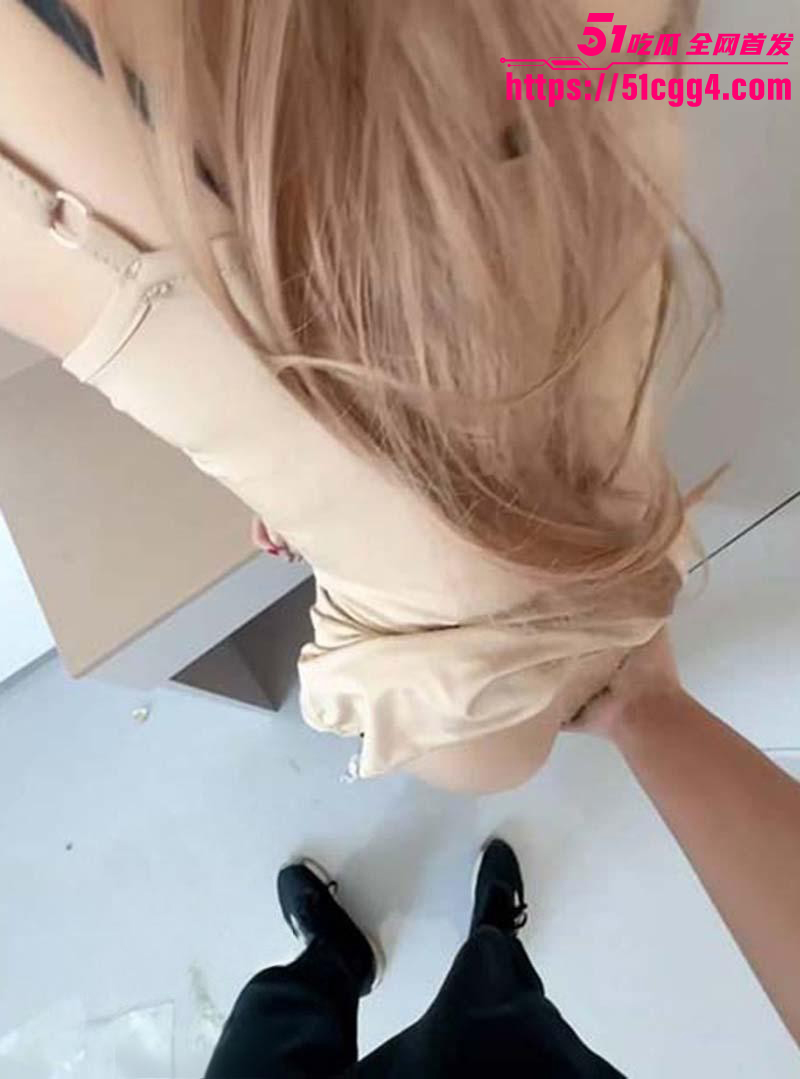 爱操亲嫂子趁着工人装修时做爱05