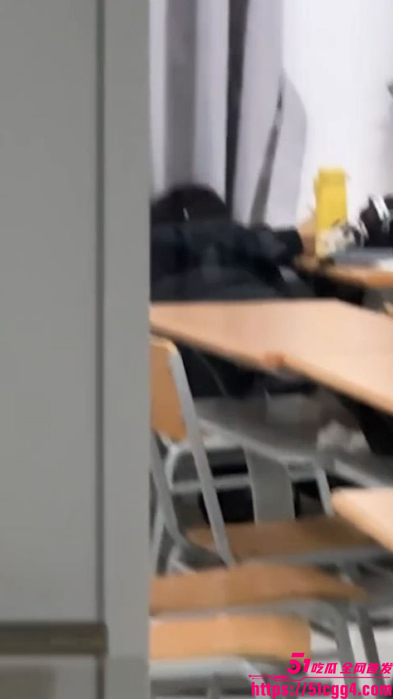 山东财经大学7409教室吃瓜事件 1