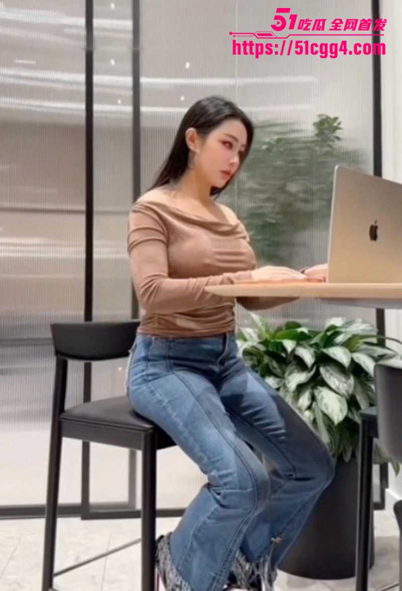 极品超美整活御姐汐梦瑶新作舅妈抓到外甥偷穿著她的丝袜打手枪1拷贝