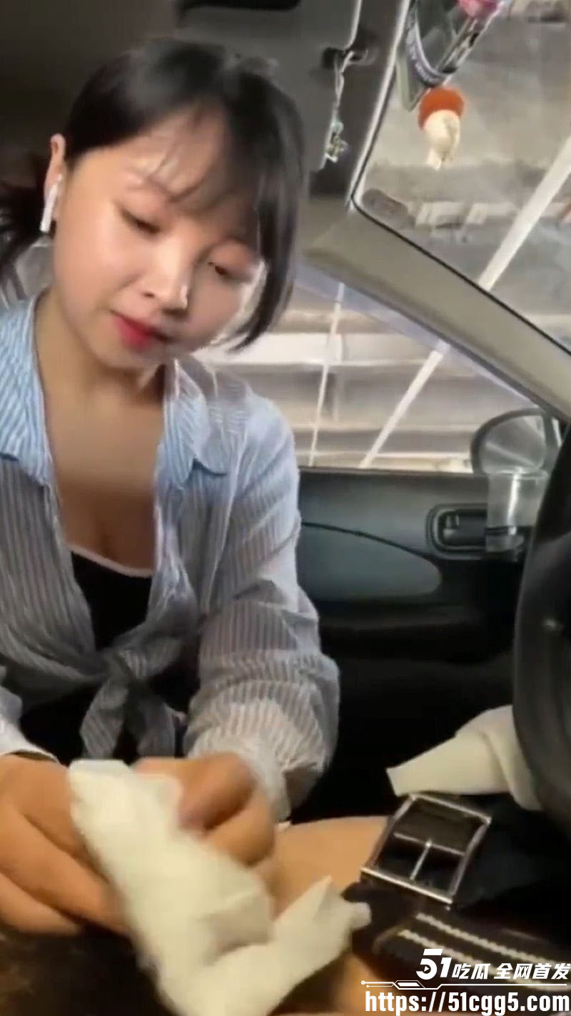 广西4S店清纯销售小惠试驾时口交 3