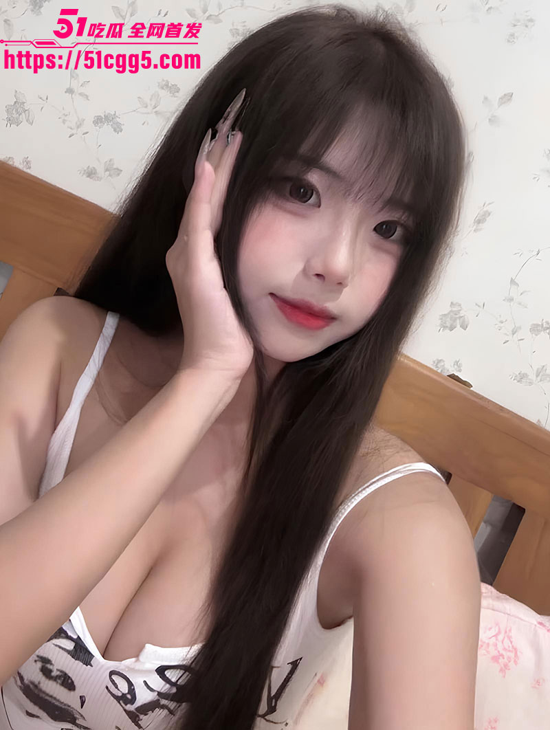 网红巧燕发给男友的挑逗私拍泄露2