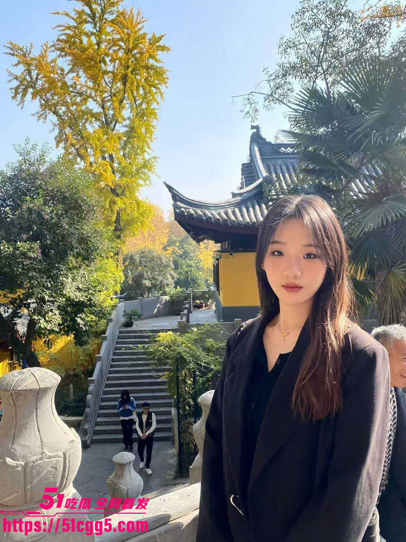 重庆大学生梁紫莹与男友上床视频2