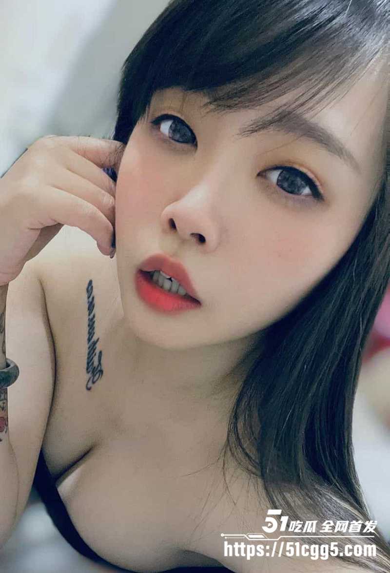 极品高颜值巨乳妹子自拍不雅视频曝光2拷贝