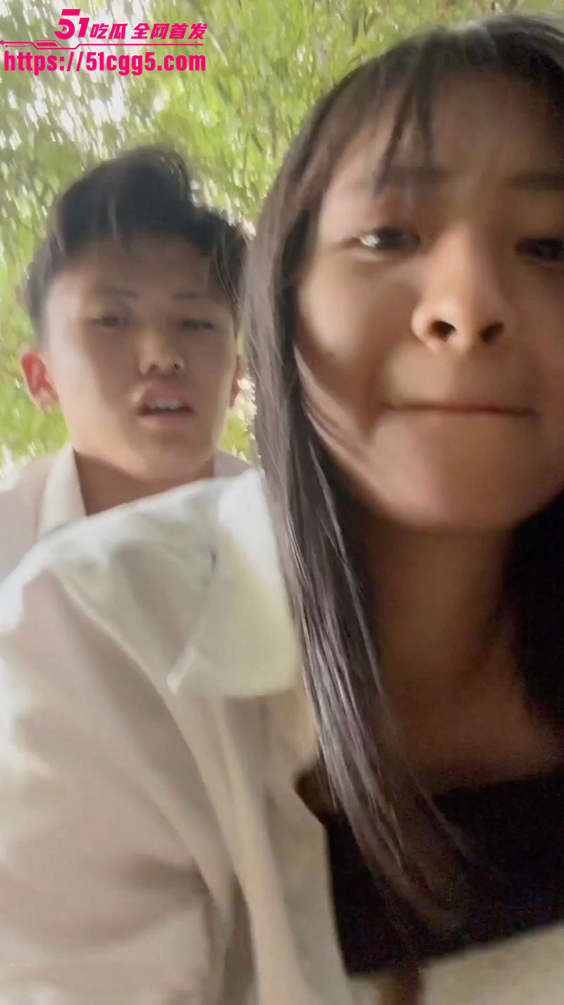 日本小情侣性欲爆棚 家中私会偷尝禁果 口爆颜射轮番尝试 小树林中激烈打桩爆射吞精！