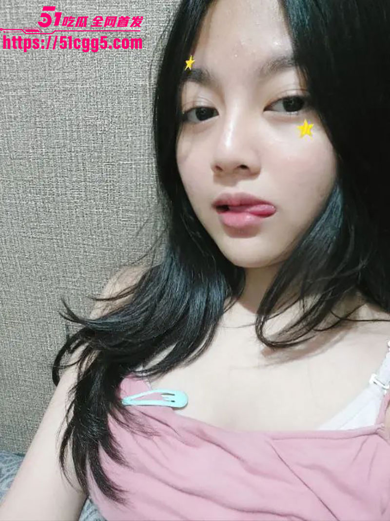 印度尼西亚极品嫩妹 Cella 甜美自拍视频泄露 揉捏玩弄傲人巨乳 抠穴吐舌极致诱惑！