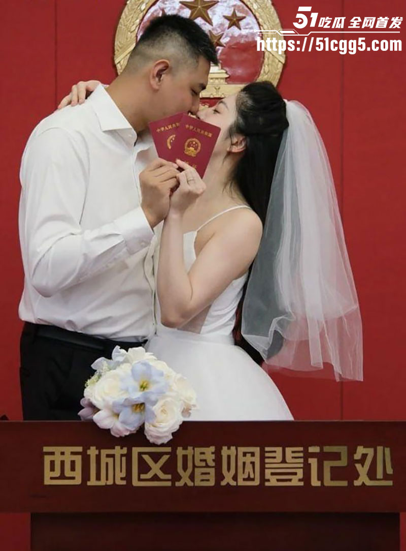 瑜伽女神范佩岚出轨摄影师1