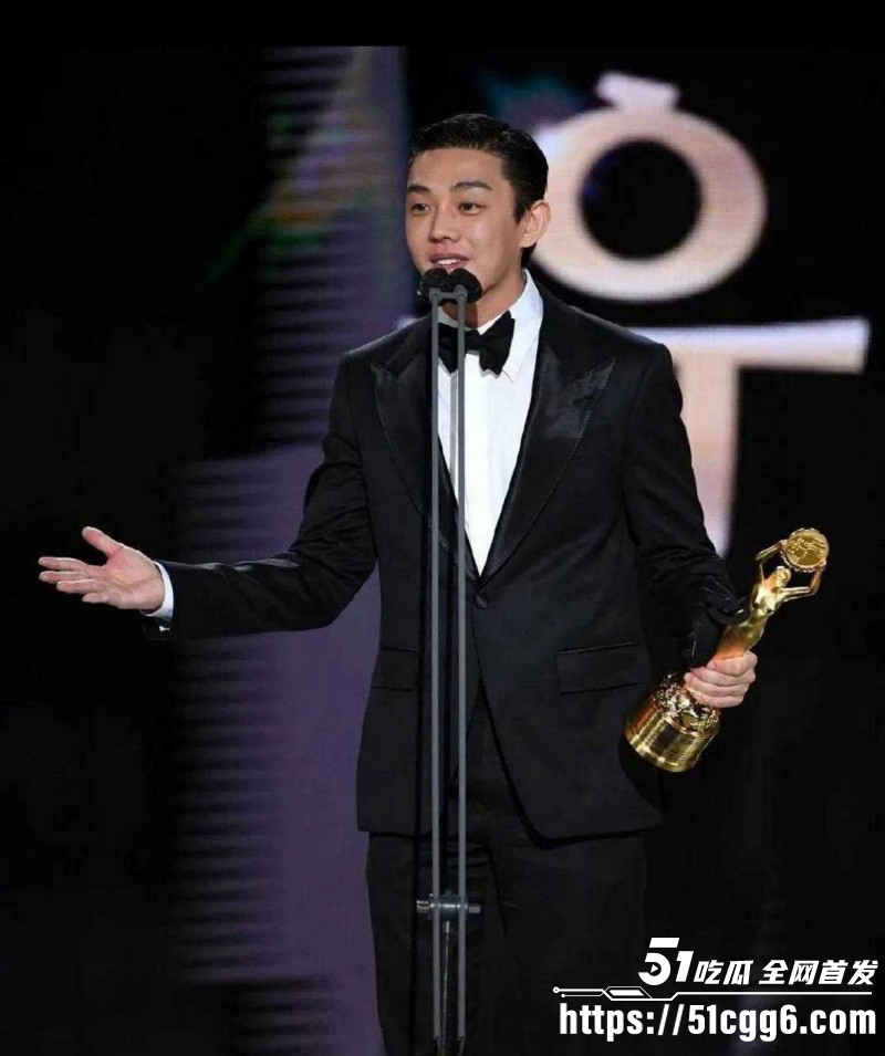 韩国影帝刘亚仁现身上海gay吧011