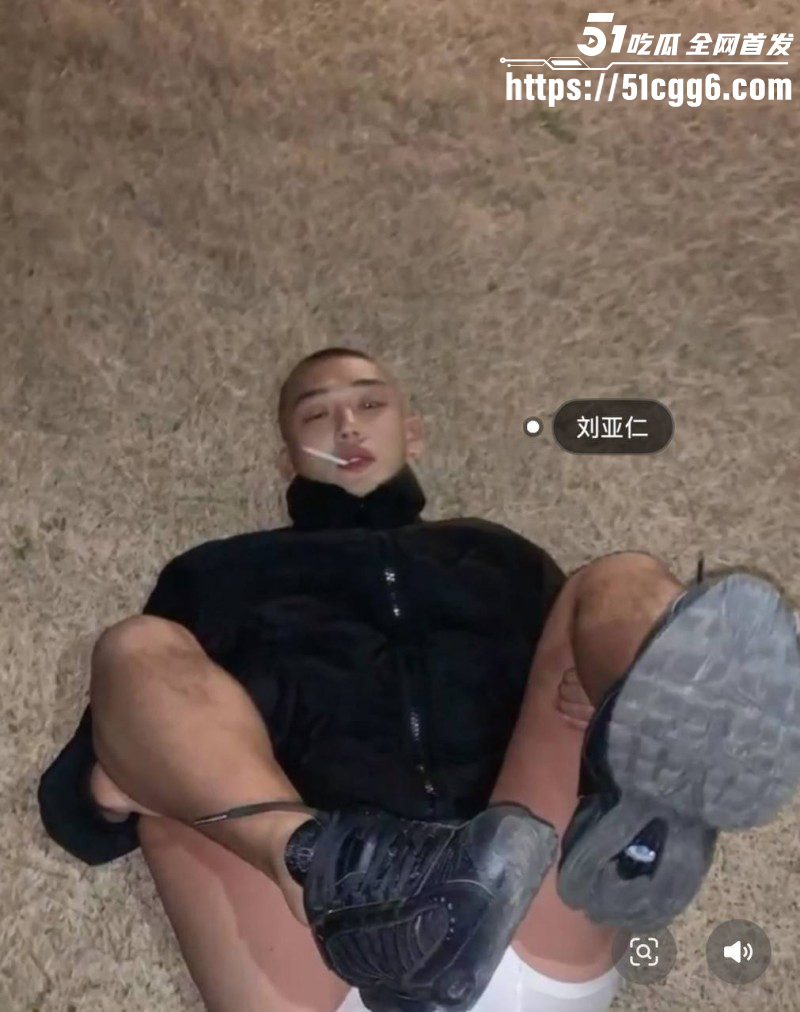 韩国影帝刘亚仁现身上海gay吧015