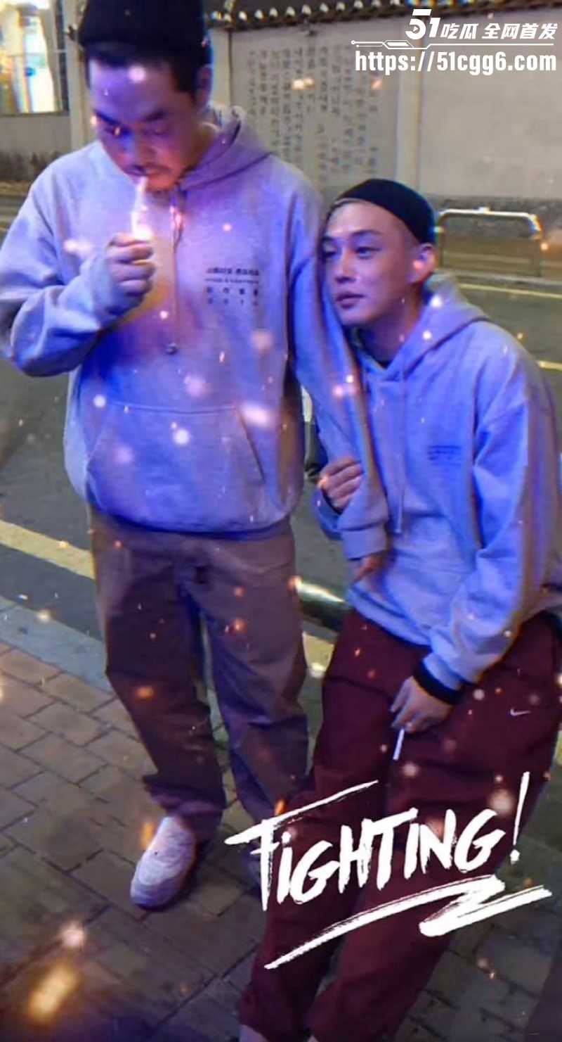 韩国影帝刘亚仁现身上海gay吧016