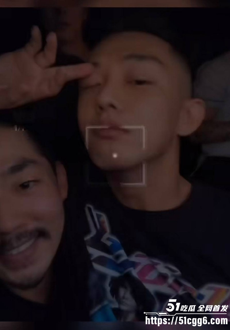 韩国影帝刘亚仁现身上海gay吧018