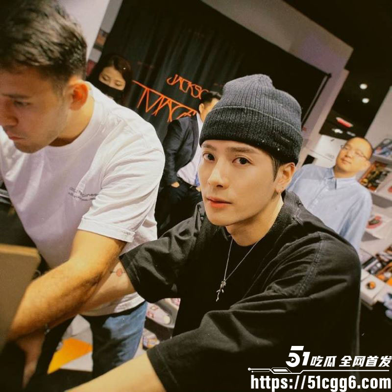 王嘉尔私生活乱象曝光 7