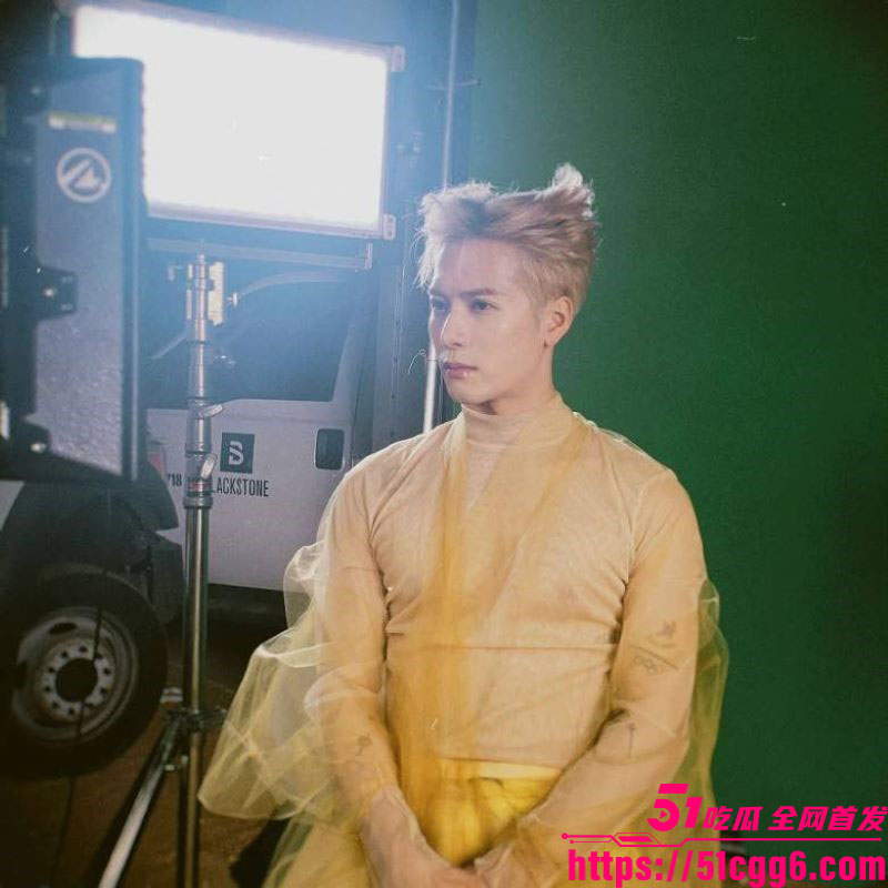 王嘉尔私生活乱象曝光 8