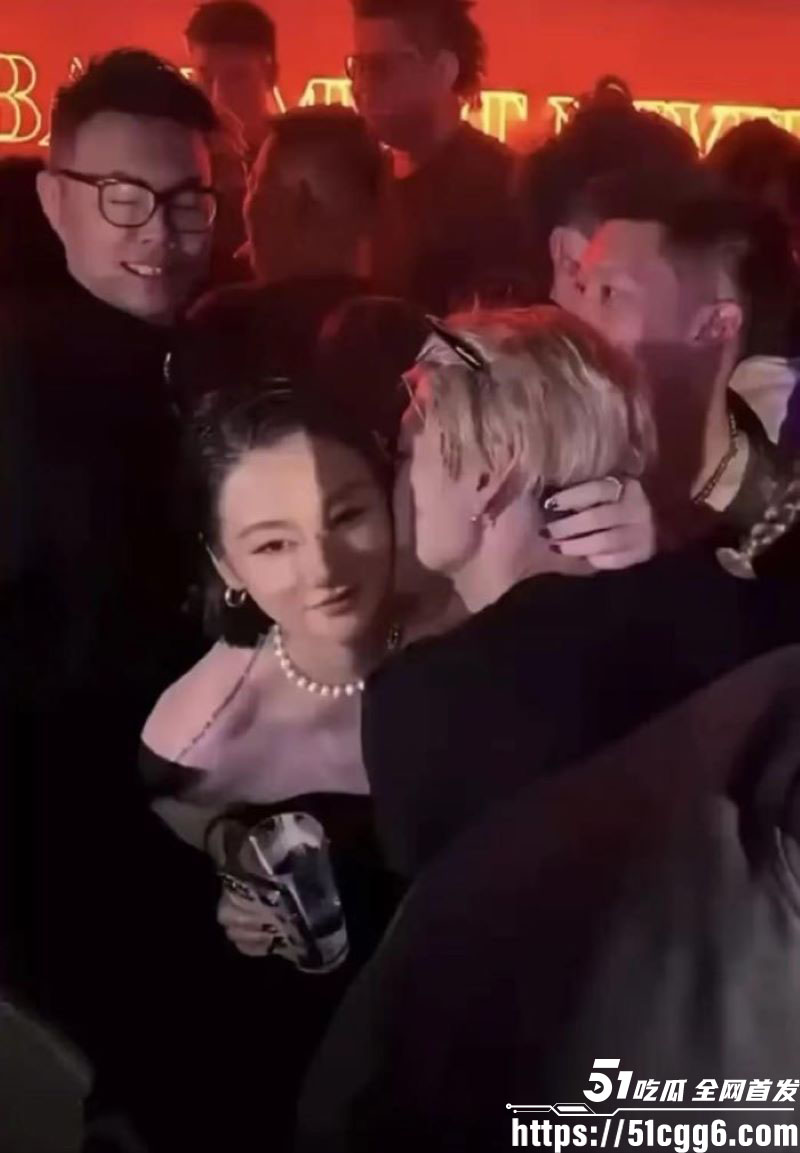 王嘉尔私生活乱象曝光 1