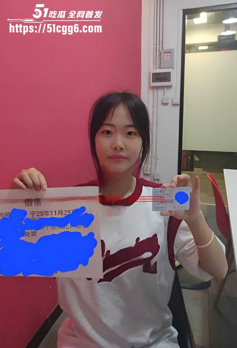 广东大二清纯少女杨云菲裸贷视频流出6拷贝