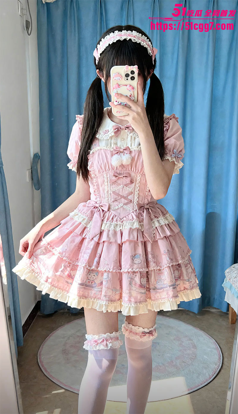 粉嫩萝莉酒店被啤酒肚大叔爆操5 粉嫩萝莉酒店被啤酒肚大叔爆操5