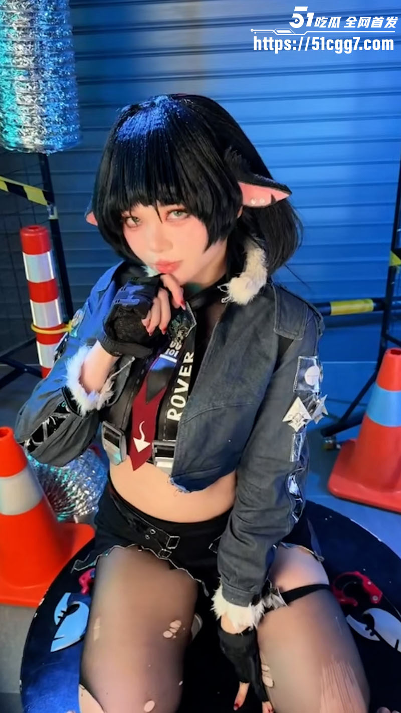 ZinieQCOS珍妮多秘书写真1 ZinieQCOS珍妮多秘书写真1