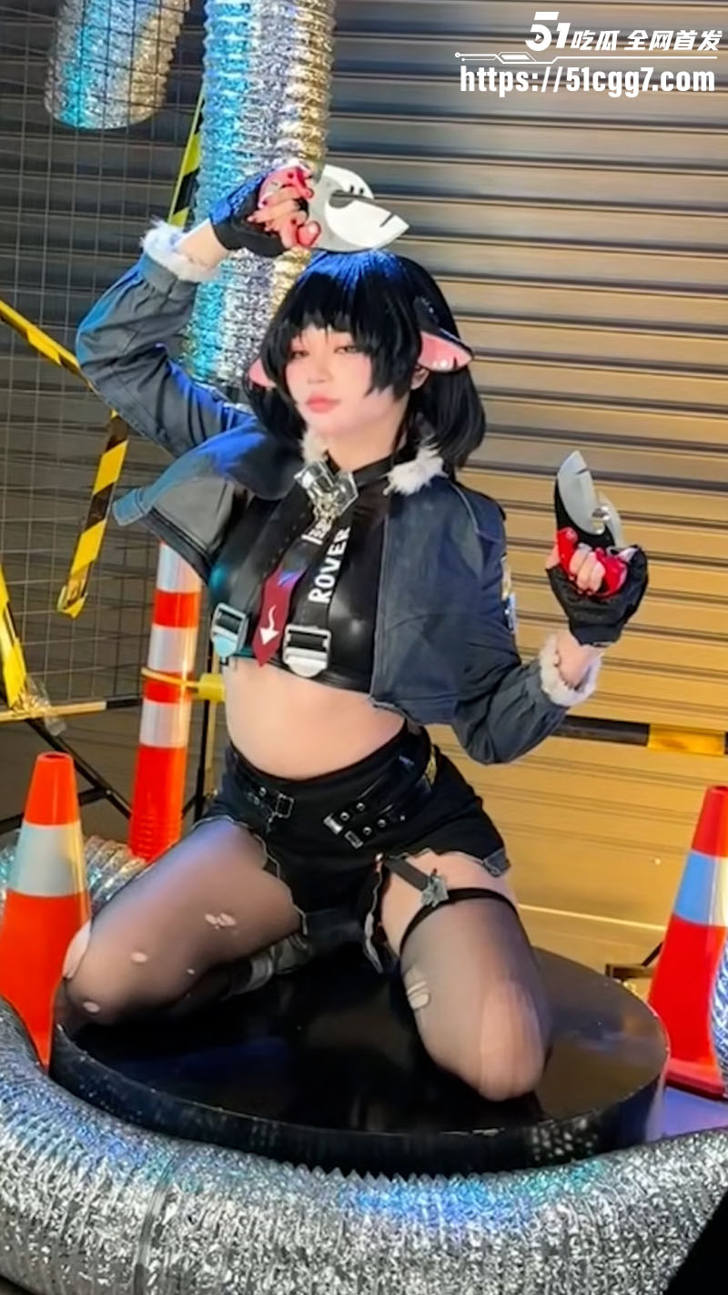 ZinieQCOS珍妮多秘书写真2 ZinieQCOS珍妮多秘书写真2