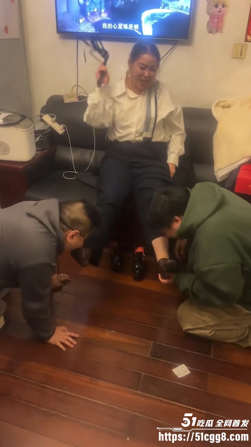 李老八旗下卷毛管奚彻底疯魔 2